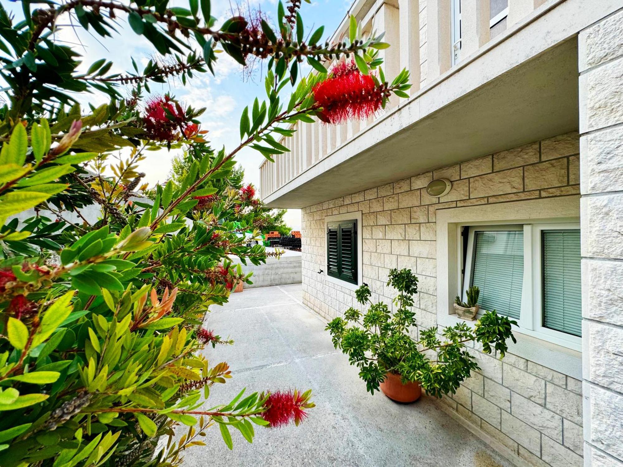 Apartment Baloevic Postira Esterno foto