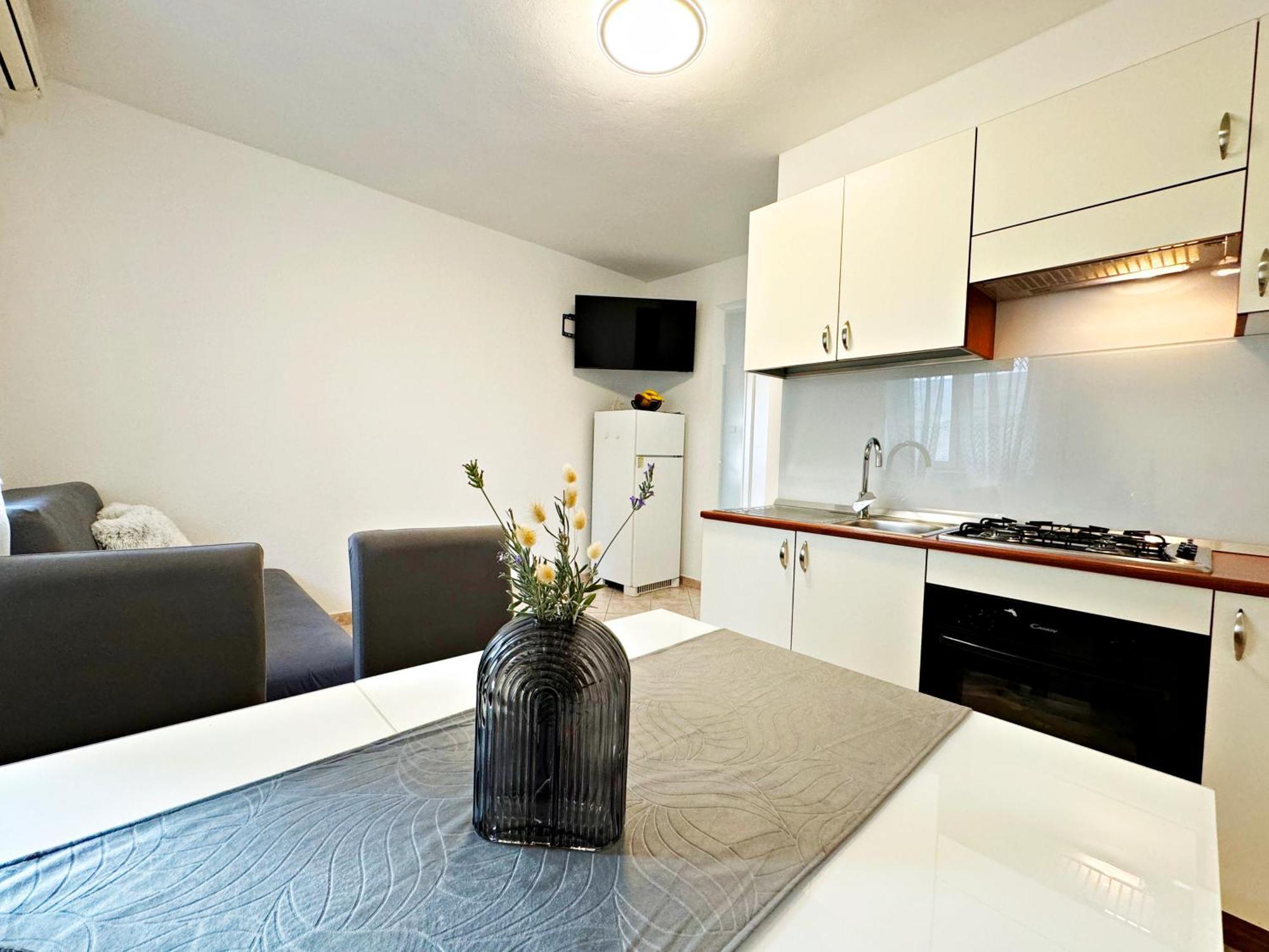 Apartment Baloevic Postira Esterno foto